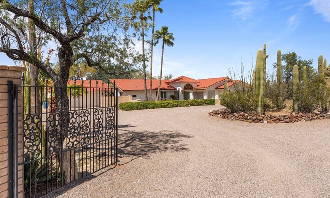 Wickenburg Casa | The Hillside Oasis with fantastic views