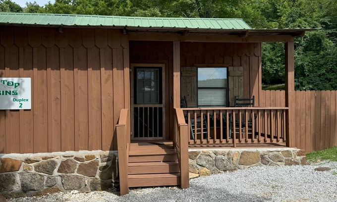 Mountain View Cabina | The Hilltop Cabins - Duplex #2