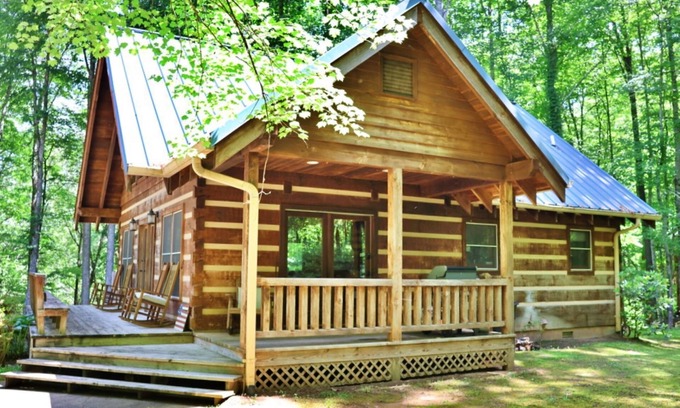 Cherokee Cabina | The Hilltop: Nature Escape with Panoramic Views, Grill, Firepit, Pet Friendly