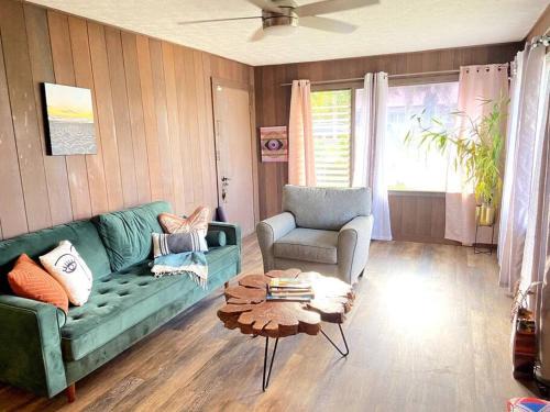Hilo Casa | THE HILO HOMEBASE - Charming 3 Bedroom Hilo Home, with AC!
