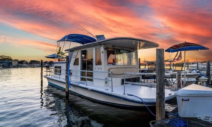 Point Pleasant Alquiler De Eote | The Hilton of Houseboats