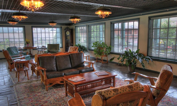 Gatlinburg Hotel | The Historic Gatlinburg Inn