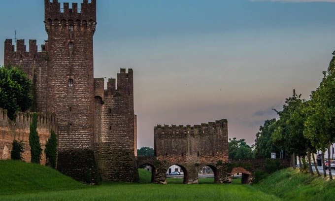Montagnana Cama Y Desayuno | B&B History Apartment - Luminoso y tranquilo en el corazón de un pueblo medieval