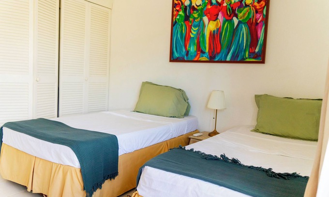 West Coast Apartamento | The Holiday Hub close to amenities and beach view