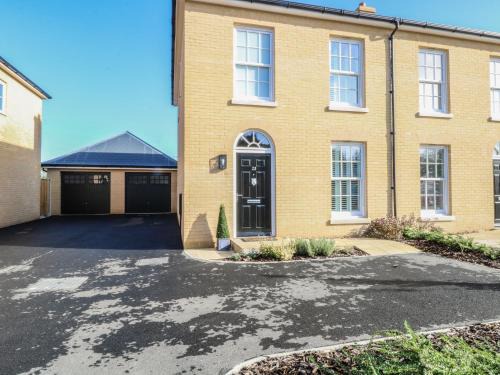 Norwich Casa | The Hollies