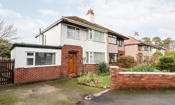 Prestatyn Casa | The Hollies