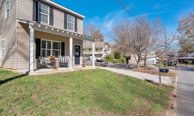 Demorest Casa | The Holly House In Downtown Demorest by RedAwning