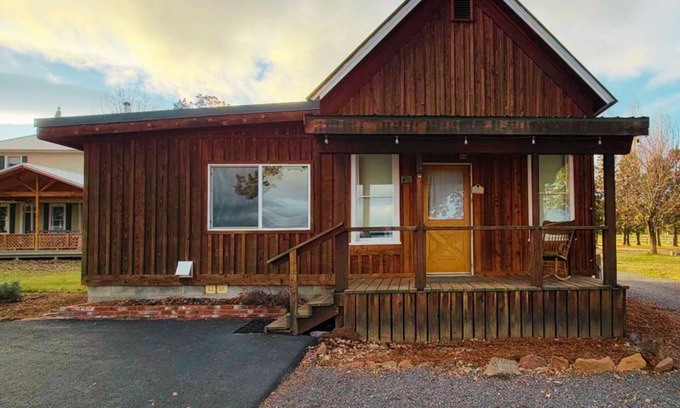 Crooked River Ranch Casa | The Homestead a charming & historical 1-Bed/1-Bath-Trail Rides, Fishing, & Hikes