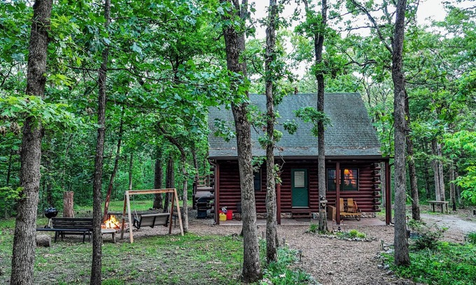 Warsaw Casa | The Honey Hole at Truman Lake