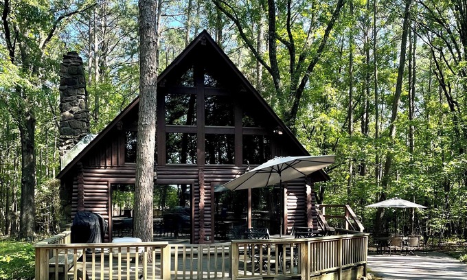 Drasco Cabina | “The Honeymooner” A quaint lil cabin in the woods at Tannenbaum!