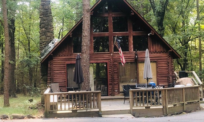 Drasco Cabina | "The Honeymooner" - a rustic, quaint little cabin. OPEN LABOR DAY WEEKEND