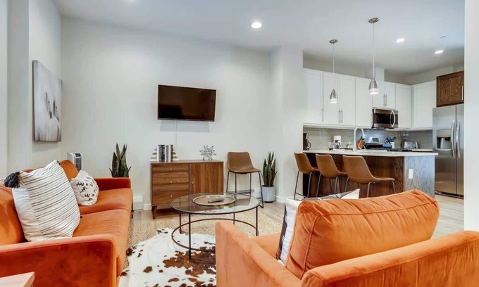 Georgetown Condominio | The Honeysuckle Homestead / Georgetown Living
