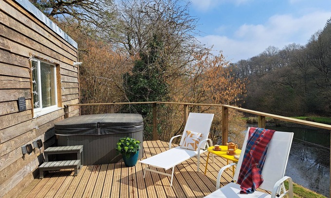 Christchurch Cabina | The Hoot - a gorgeous & secluded cabin on private wildlife reserve