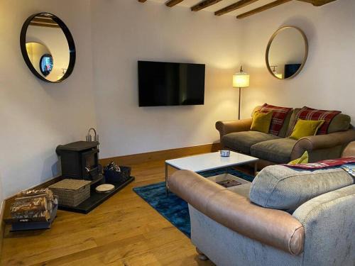 Prestbury Casa | The Horners - Log burner, Cheshire Village, Parking, Walks, Aga, dogs