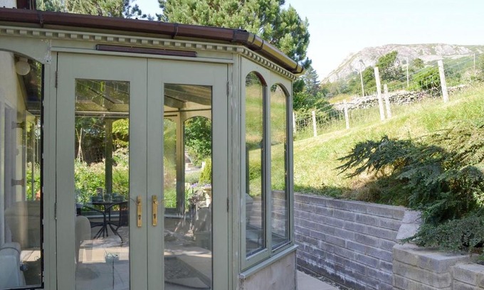 Llanfairfechan Casa | The Horseshoe Suite