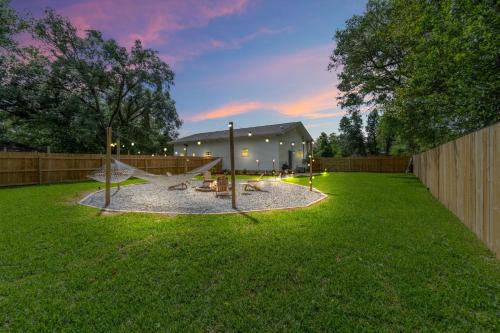 Northeast Pensacola Casa | The Hosta Hangout - A Luxury Central Haven