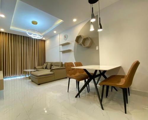 Phu My Hung Apartamento | The hotel has 2 bedrooms, 2 bathrooms, 1 kitchen, 1 living room, 1 laundry room, 1 balcony, 1 swimming pool - District 7