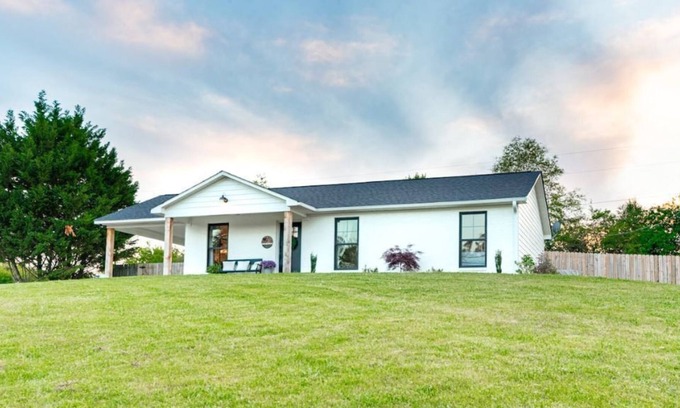 Cullman Casa | The House at Hedgerow--Close to Everything!