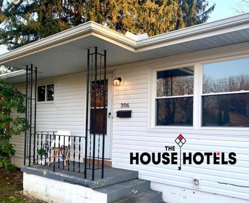 Cuyahoga Falls Casa | The House Hotels - Erie St. 2