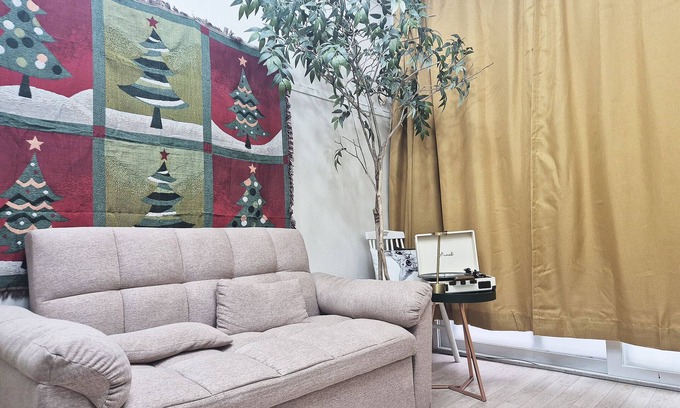Seongbuk-dong Apartamento | The house in the city with a garden close to Dongdaemun, GwangjangMarket