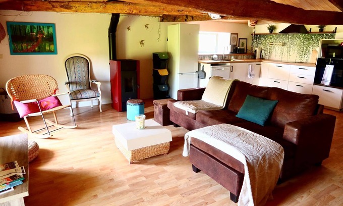Saint-Laurent-de-la-Barriere Casa | The House in the Glycine
