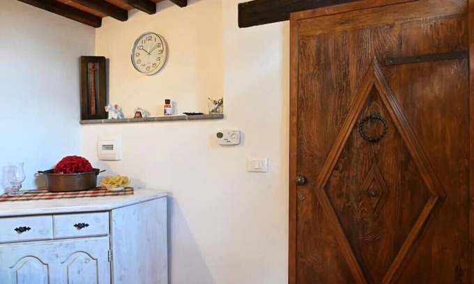 Castelnuovo dei Sabbioni Casa | The house in the village