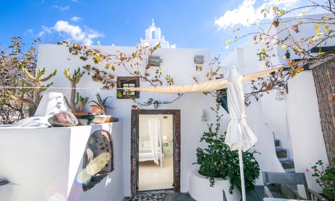 Finikia Casa | La casa de los pájaros cantores. Romántico estudio tradicional con bonitas vistas al mar.