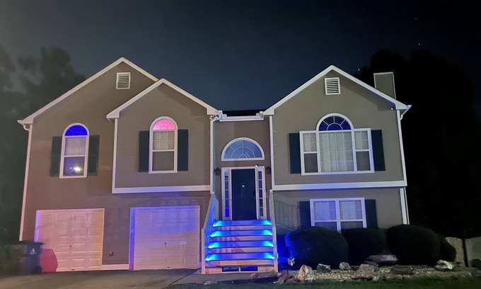 Acworth Casa | The House of Zen 5BR house with Hot Tub, Movie Theater & exercise room
