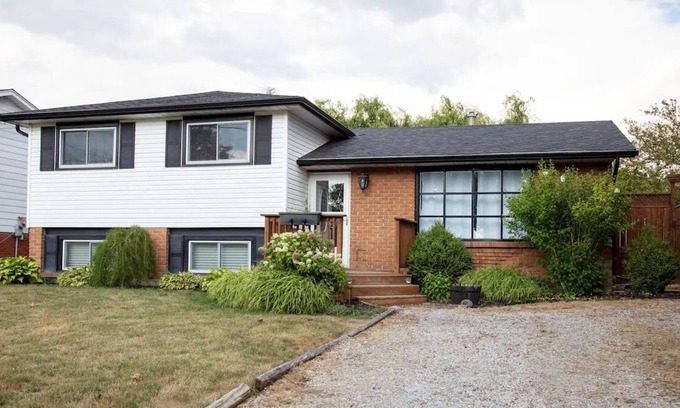 St. Clair Casa | The House on 6th - steps away from beaches & parks!