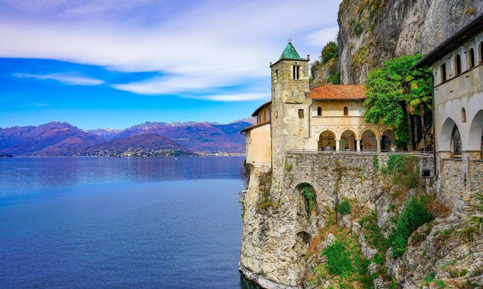 Laveno Apartamento | The house on the harbor: Meltemi, a stone's throw from Lake Maggiore