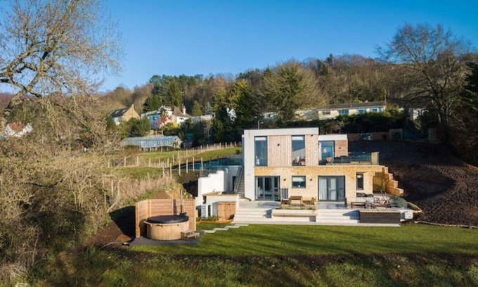Leckhampton Casa | The House On The Hill Heart of Cotswolds Countryside & by Cheltenham Spa Town