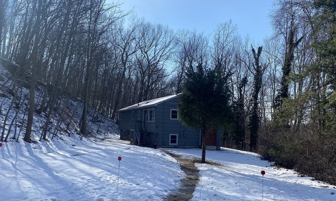 Hamden Casa | The house on the hill