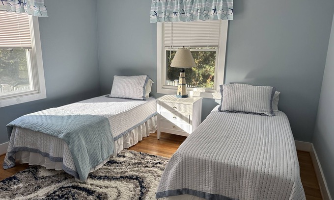 Niantic Casa | The House with the Blue Door - 3 Minutes from Downtown Niantic!
