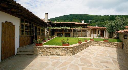 Zheravna Casa | The House with the Vine Guest House