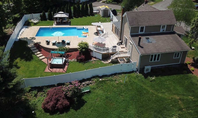 Harriman Casa | The Hudson Hideaway! Pool, Hot Tub, Sauna ~1HR to NYC