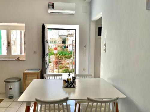 Benitses Casa | The Humble Home in Corfu
