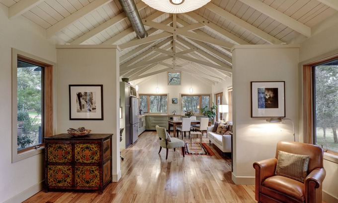 Long Branch Valley Cabaña | Una joya arquitectónica pacífica y romántica (Dripping Springs - Austin)