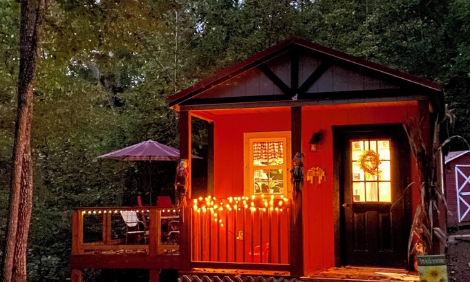 Hayesville Cabaña | The Hummingbird Hideaway in Shooting Creek. Pet Friendly!