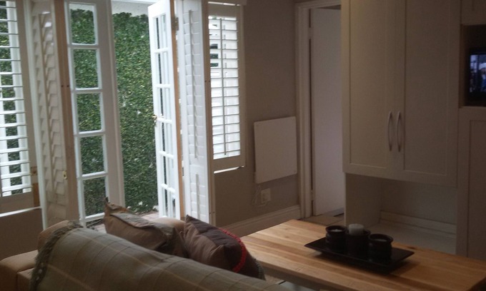 Greater Johannesburg Metropolitan Area Cabaña | The Hurst Self Catering Cottage