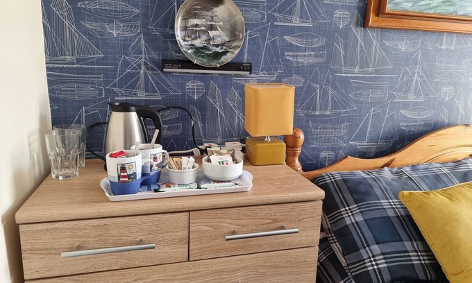 Holyhead Casa | The Hut Sea Front Inn