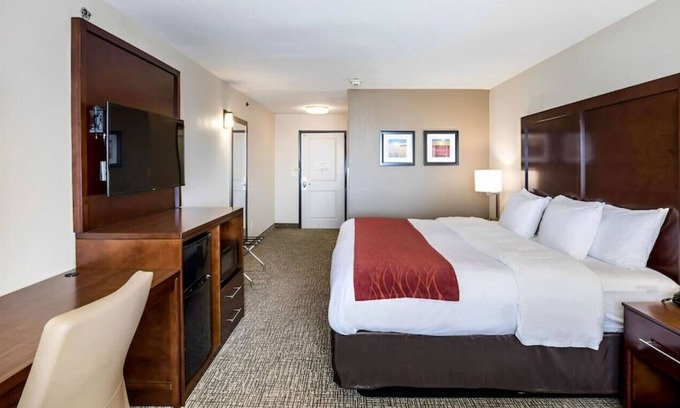 Bonner Springs Casa | The Ideal Place to Relax & Unwind w/ Our King Room