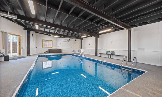 Milan Casa | The Indoor Oasis- Indoor Heated Pool Near Cedar Point & Sandusky