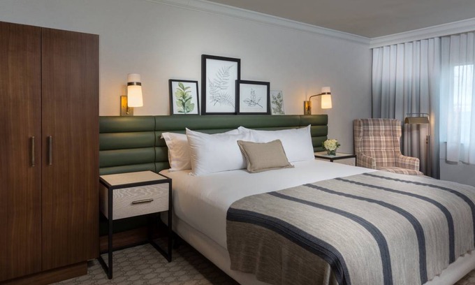 Pewaukee Hotel | The Ingleside Hotel