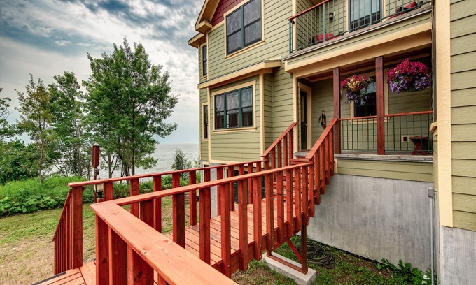 Croftville Condominio | El Inn en Croftville Road Cottages # 5. En la orilla del lago superior.
