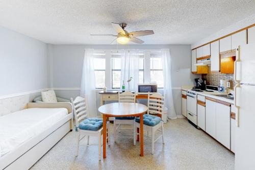 Gulf Lagoon Beach Hotel | The Inn at St Thomas Square 1203C