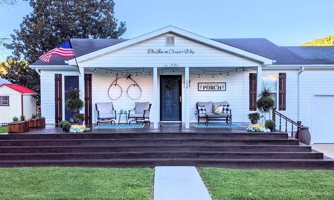 Damascus Casa | The Inn on Creeper Way ~ cozy & right on the trail