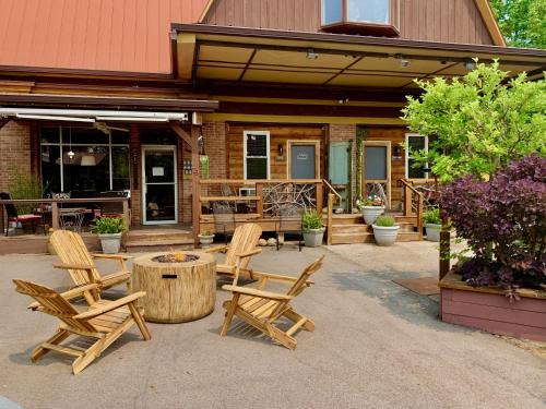 Nashville Cabina | The Iris Garden Downtown Cottages and Suites