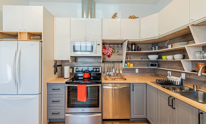 Barelas Casa | The Iron Loft In Downtown | 2 Bed, 1 Bath