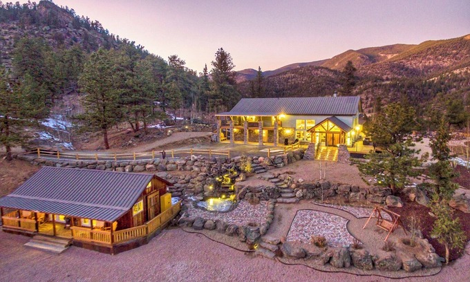 Lake George Cabina | The Isaac Russell Cabin at Bison Peak Lodge