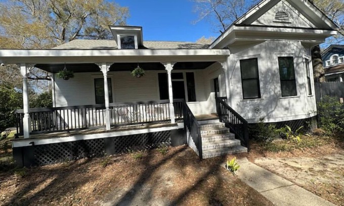 Bogalusa Casa | The Isabella - Beautifully Revived Historic House - 2 blocks from the IP Mill